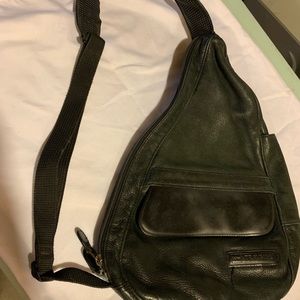 L.L. Bean vintage Travler’s crossbody bag black